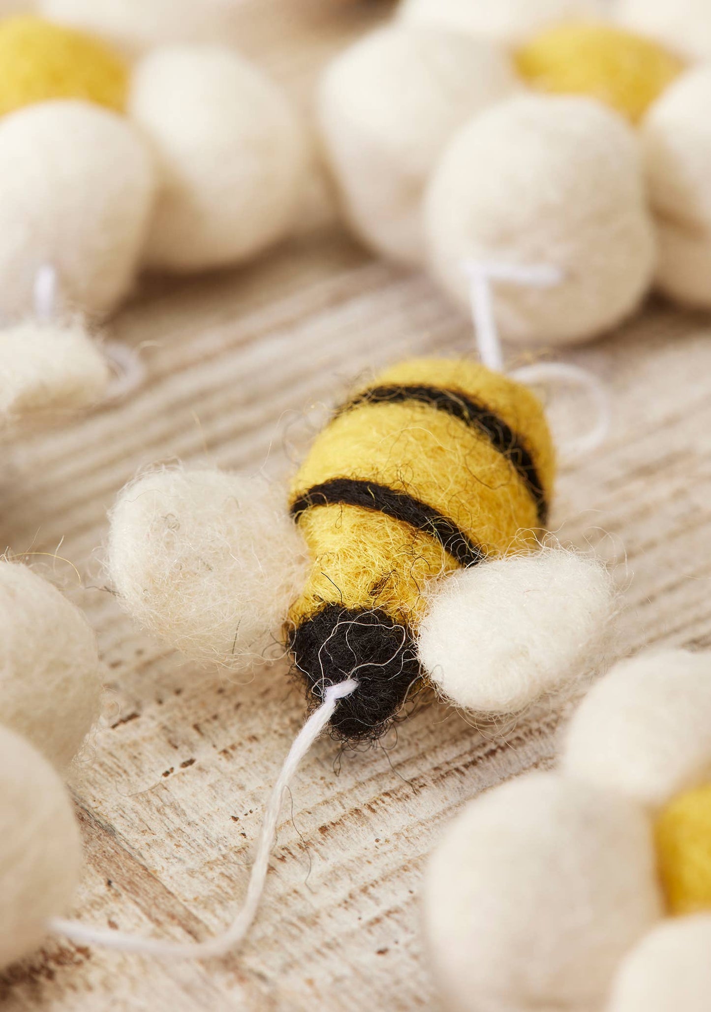 Felt Bee & Daisy Flower Garland