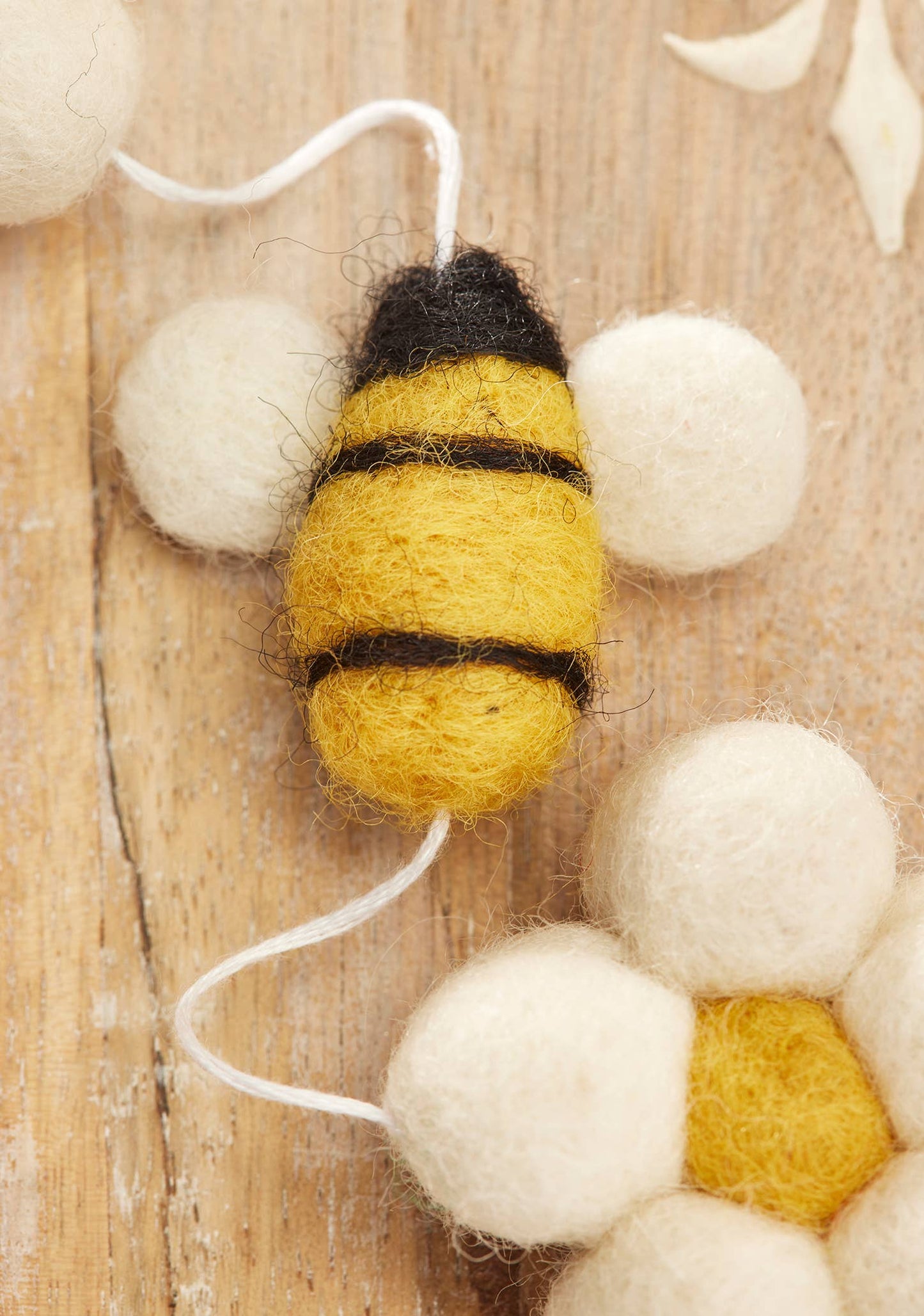 Felt Bee & Daisy Flower Garland